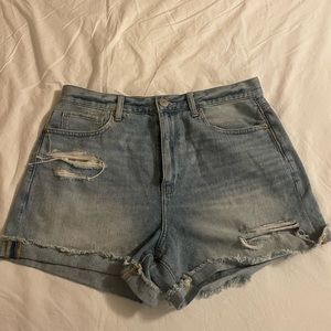 American eagle mom jean short, distressed, size 12
